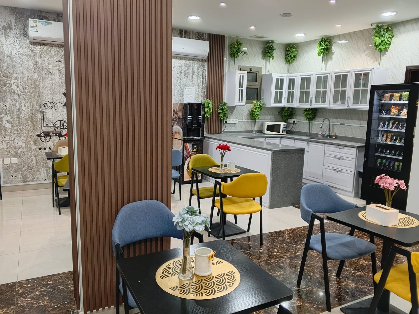 بوفيه واستراحات مريحة في معهد إيتانا
